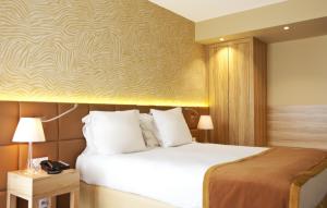 Letto o letti in una camera di Golden Tulip Avignon Le Paradou