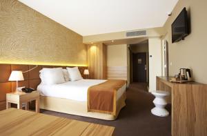 Letto o letti in una camera di Golden Tulip Avignon Le Paradou