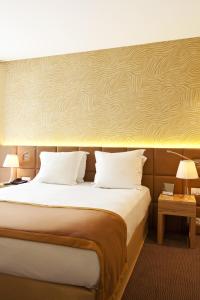 Letto o letti in una camera di Golden Tulip Avignon Le Paradou