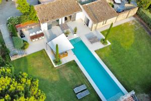 Bazén v ubytování LASUITE Domaine Bertuli, heated Pool, Aircon nebo v jeho okolí