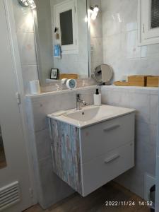 Zdjęcie z galerii obiektu studio vue imprenable sur marseille w Marsylii