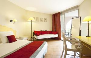 Letto o letti in una camera di Golden Tulip Avignon Le Paradou