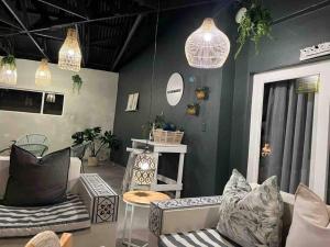 Afbeelding uit fotogalerij van The Minimalist Hide away in Benoni +1 foto