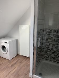 a bathroom with a washing machine and a shower at Le Ch'ti Dodo in Guarbecque +16 photos