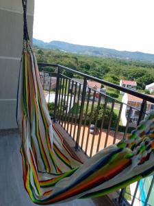 Balkón nebo terasa v ubytování APARTAMENTO COMODO Y ELEGANTE EN RICAURTE CUNDINAMARCA a