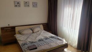A bed or beds in a room at Villa Aspen Guest House