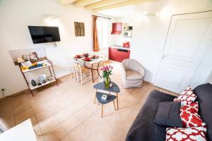 a living room with a couch and a table at JASSE CAMARGUAISE 535 - PISCINE CLIM PARKING FAMILLE - TOP PROS SERVICESConciergerie in Gallargues-Le-Montueux