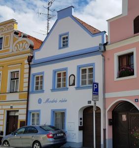 a building with a car parked in front of it at Modrá růže Třeboň in Třeboň