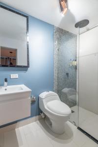 Koupelna v ubytování Viktory Boutique Hotel