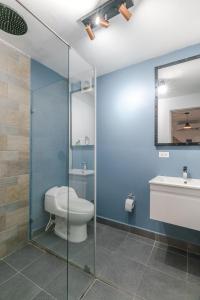 Koupelna v ubytování Viktory Boutique Hotel