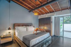 Postel nebo postele na pokoji v ubytování Viktory Boutique Hotel + 37 fotografií