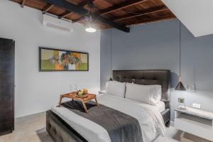 Postel nebo postele na pokoji v ubytování Viktory Boutique Hotel