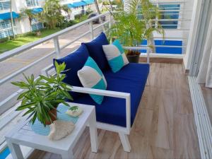 Balkón nebo terasa v ubytování Playa Juan Dolio, RD-Acceso Privado A La Playa Justo Al Frente En 1ra Línea, Áreas Sociales, BBQ, Piscina, Gazebos-Parqueo-Wifi-Netflix-Al Lado De Minimarket, Restaurantes, Bares, Tiendas, Clubes de Playa, Campos De Golf, Bancos Comerciales y más