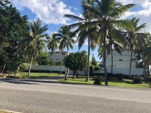 Zahrada ubytování Playa Juan Dolio, RD-Acceso Privado A La Playa Justo Al Frente En 1ra Línea, Áreas Sociales, BBQ, Piscina, Gazebos-Parqueo-Wifi-Netflix-Al Lado De Minimarket, Restaurantes, Bares, Tiendas, Clubes de Playa, Campos De Golf, Bancos Comerciales y más