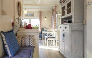 Dapur atau dapur kecil di 1 Bedroom Cozy Home In Breskens