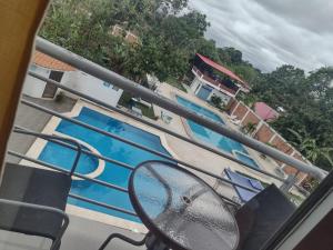 Tahuari Hotel内部或周边的泳池