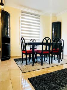 Posezení v ubytování Modern entire apartment in the heart of Sheikh Zayed city