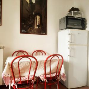 a kitchen with a table with two chairs and a microwave at La Casetta di Alice in Villalago