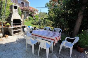 Vonkajšia záhrada v ubytovaní Apartments with parking spaces Bibinje, Zadar - 6160