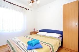 Posteľ alebo postele v izbe v ubytovaní Apartments with parking spaces Bibinje, Zadar - 6160