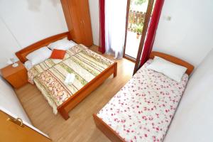 Posteľ alebo postele v izbe v ubytovaní Apartments with parking spaces Bibinje, Zadar - 6160