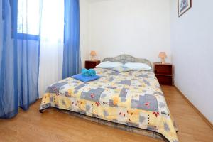 Posteľ alebo postele v izbe v ubytovaní Apartments with parking spaces Bibinje, Zadar - 6160