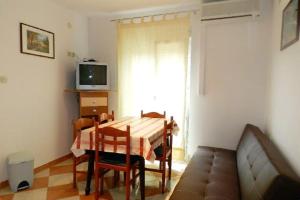 Televízia a/alebo spoločenská miestnosť v ubytovaní Apartments with a parking space Bibinje, Zadar - 6160