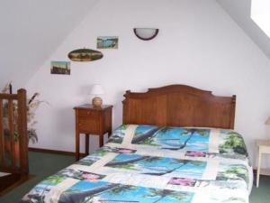 a bedroom with a bed with a quilt on it at Charmante maison de campagne avec vaste parc arboré, cheminée et multiples activités à proximité - FR-1-410-153 in Moulins-le-Carbonnel
