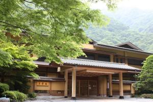 a building with a mountain in the background at Nishiyama Onsen Keiunkan in Hayakawa