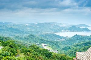 九份Jiufen Kite Museum的山谷与山脉和湖泊的景色
