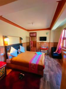 Un pat sau paturi într-o cameră la Rufina Blue Pine