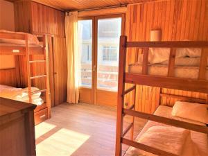 Appartement Serre Chevalier, 2 pièces, 4 personnes - FR-1-330F-37にある二段ベッド