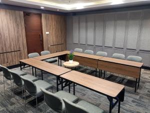 Zona business o sala conferenze di FOX Lite Grogol Jakarta