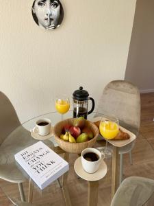 Opciones de desayuno disponibles en FeWo small Penthouse Lake of Constance with large terrace