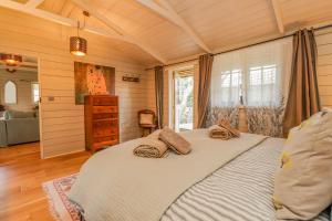 a large bed in a room with a window at Wild Rose Retreat in Ashford