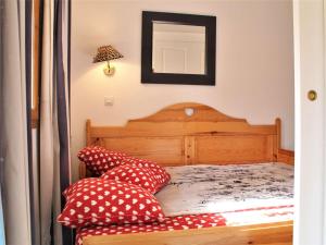 Ένα ή περισσότερα κρεβάτια σε δωμάτιο στο Appartement 2P 6 couchages, proche pistes, balcon, parking, animaux OK - FR-1-330-226