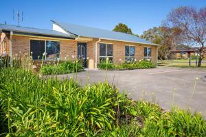 a brick school building with a parking lot at Coastal Capers - Pet Friendly - 10 Mins Walk to Beach in Culburra Beach