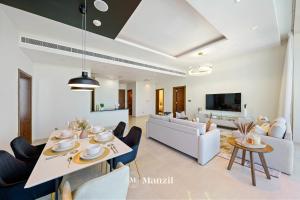Restaurace v ubytování Manzil - 3BR Luxury home with Harbour View in Oceana Pacific on Palm Jumeirah