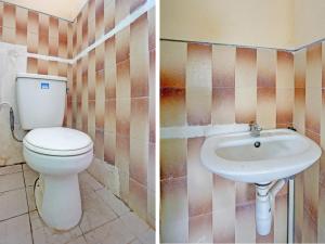 twee foto's van een badkamer met toilet en wastafel bij OYO 2708 Hotel Kemuning Syariah in Ramekasan