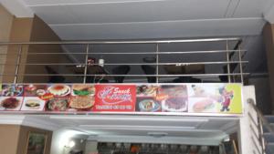 Supermarket nebo jiné obchody v  hotelu nebo okolí