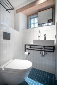 Koupelna v ubytování LJ5 - Old Town Rooms with Exclusive shared Roof Terrace