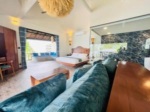 Postel nebo postele na pokoji v ubytování Absolute Beachfront Villas + 37 fotografií