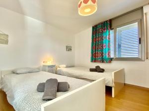 Posteľ alebo postele v izbe v ubytovaní Isabella spacious modern villa with sea views