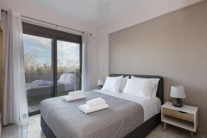 A bed or beds in a room at Aurora apartments