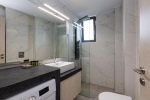 A bathroom at Aurora apartments Még 13 kép