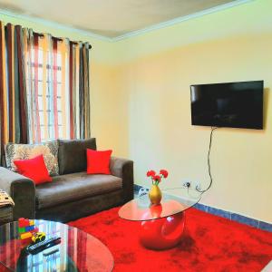 Televiisor ja/või meelelahutuskeskus majutusasutuses Cozy Nest-2 Bedroomed Apartment WiFi ,Netflix close to JKIA