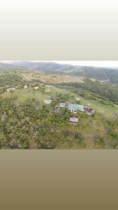 Ett flygfoto av Ngwenkala Game Lodge and Safaris