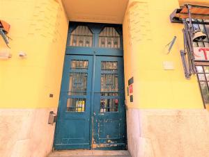 Exteriér alebo vchod do ubytovania Cute 1BR Apt in Central Budapest - Purple House