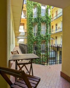 Balkón alebo terasa v ubytovaní Cute 1BR Apt in Central Budapest - Purple House