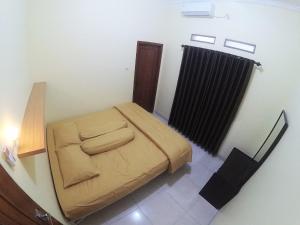 Ένα ή περισσότερα κρεβάτια σε δωμάτιο στο Mubarok Homestay Jogja Family Only